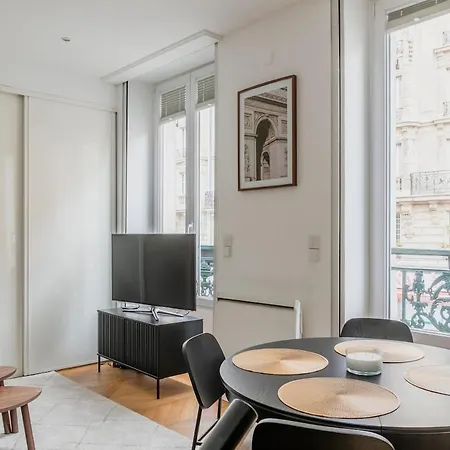 דירה Elegant Parisian Near Eiffel Tower פריז