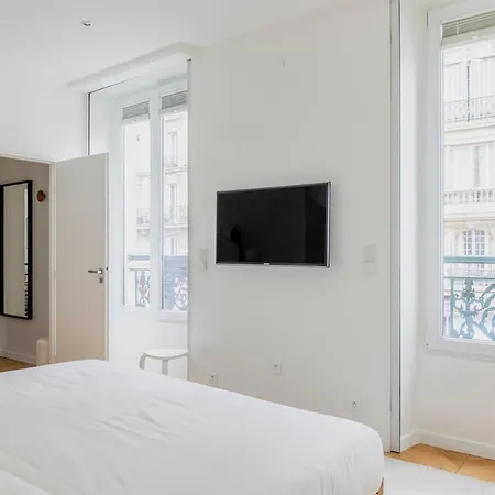 דירה Elegant Parisian Near Eiffel Tower