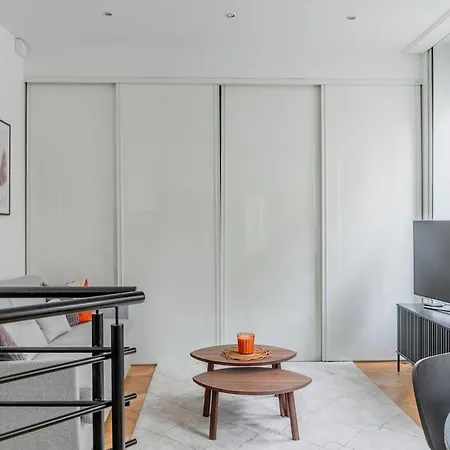 Elegant Parisian Near Eiffel Tower Apartment